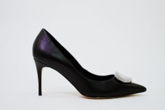 ZAPATO NEGRO BROCHE PLATA