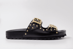 SANDALIA PLANA NEGRA TACHAS ORO