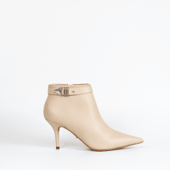 BOTIN CUERO NUDE DETALLE PLATA