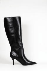 BOTA CUERO NEGRO TACO DELGADO