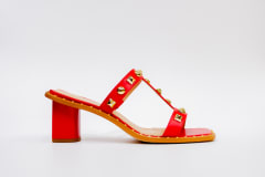 SANDALIA ROJA CON TACHAS