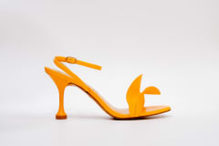 SANDALIA NARANJA BOLADOS