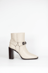 BOTIN CUERO OFF WHITE ESTILO BOHO