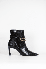 BOTIN CUERO NEGRO CADENA