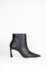 BOTIN CUERO NEGRO CLASICO