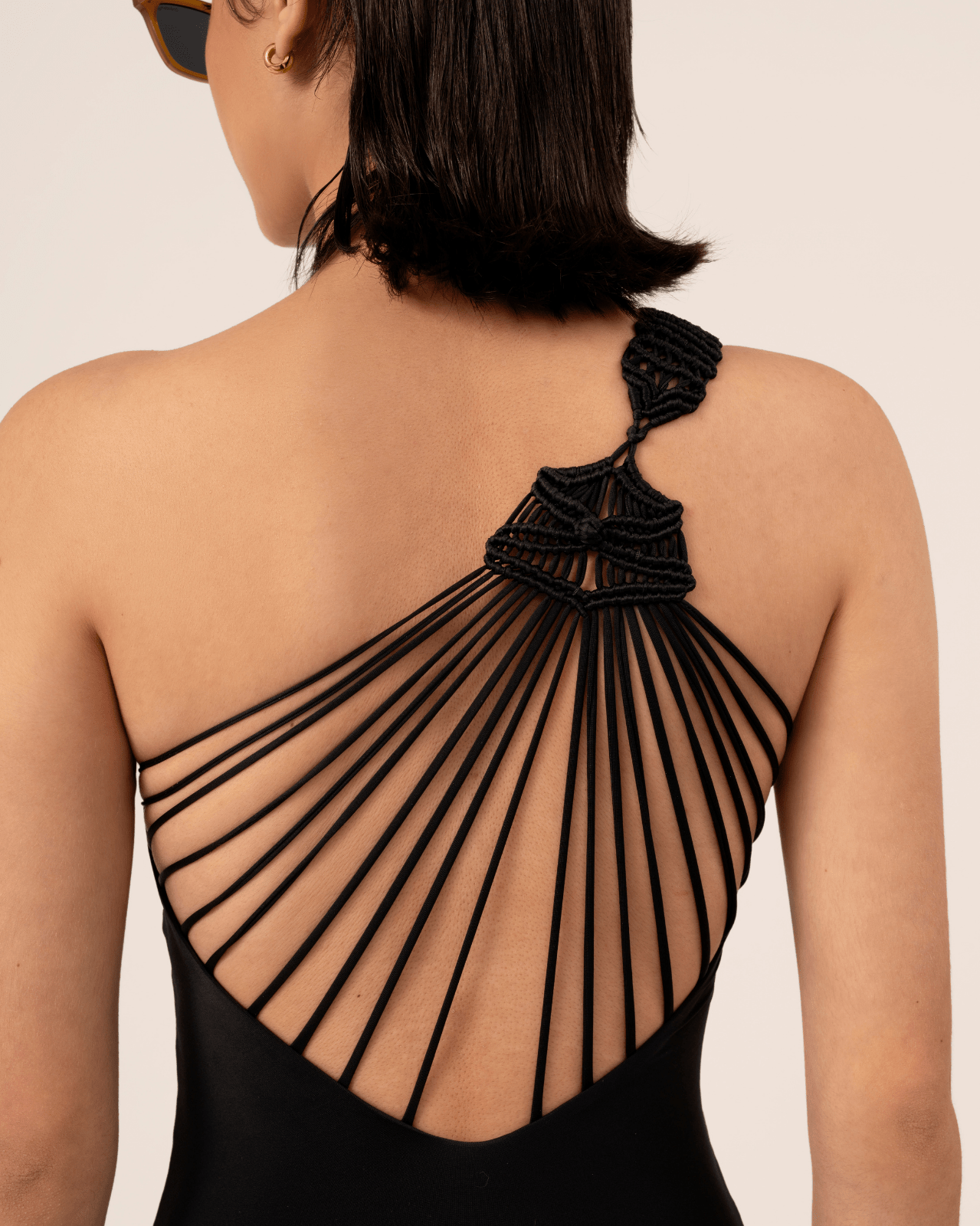 Traje de Baño Entero Mujer Asimétrico Negro con Macramé OndadeMar 23323/80001