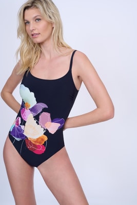 Traje de baño entero modelo clásico control de abdomen tirantes ajustables y estampado de flores