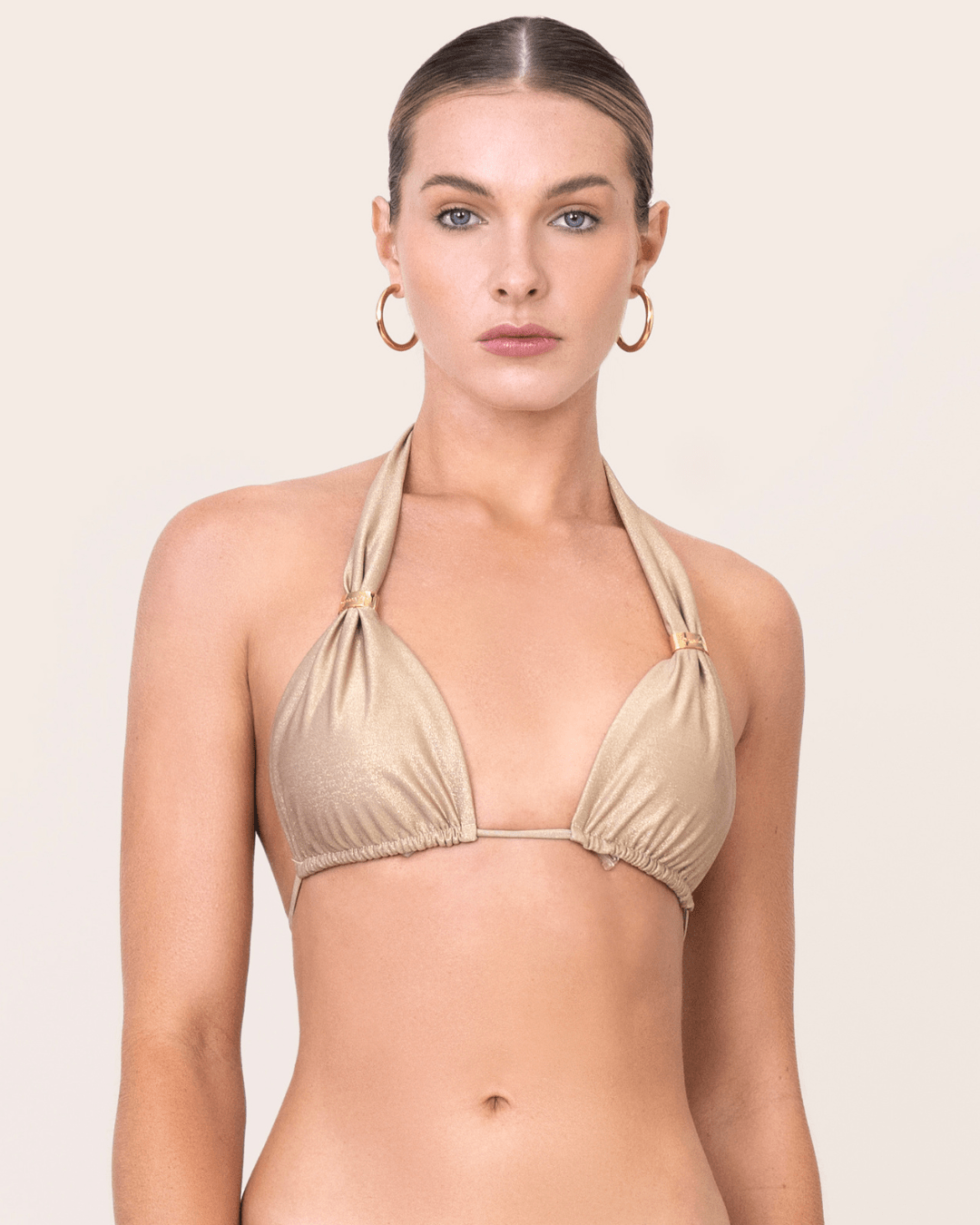 Top de bikini dorado halter clásico con copas removibles y argollas doradas OndadeMar 2184/90003