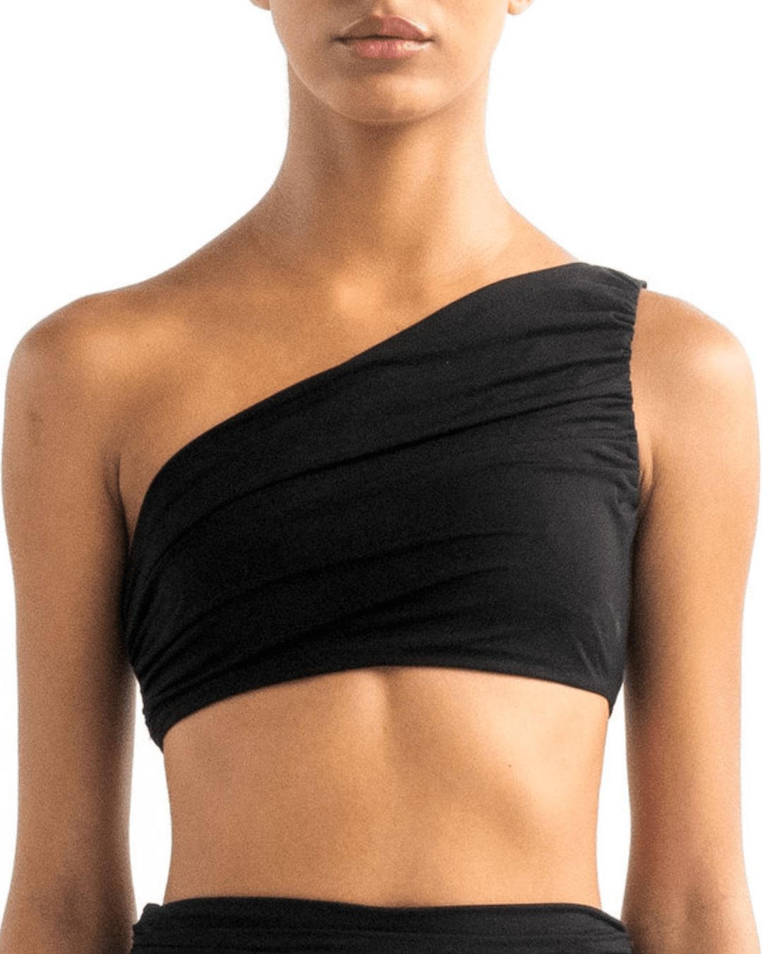 Top de bikini negro de un solo hombro 