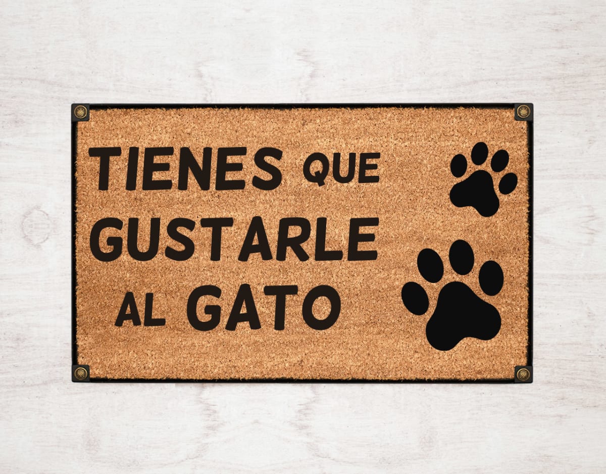 Felpudo Kokomat Tienes que gustarle al gato huella2